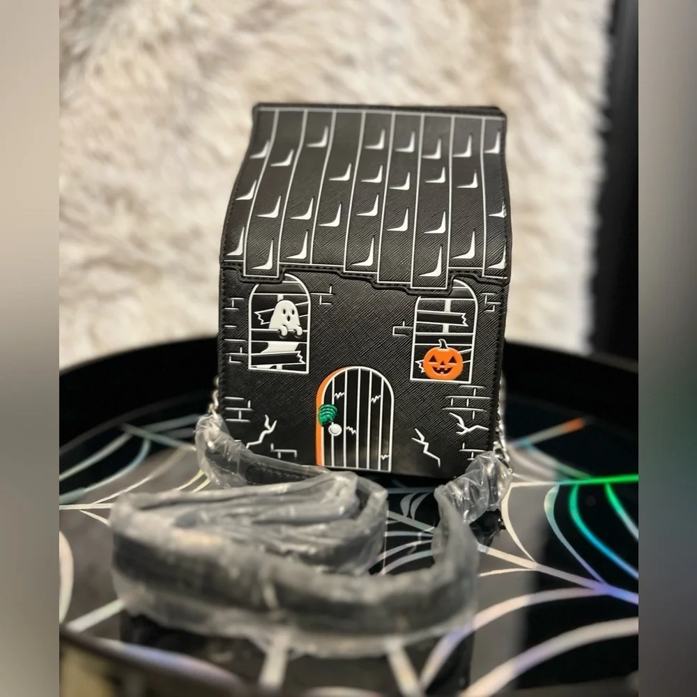 🎃🖤👻BNWOT-MAD ENGINE VIRAL HALLOWEEN SUPER CUTE HAUNTED HOUSE CROSSBODY 🎃🖤👻